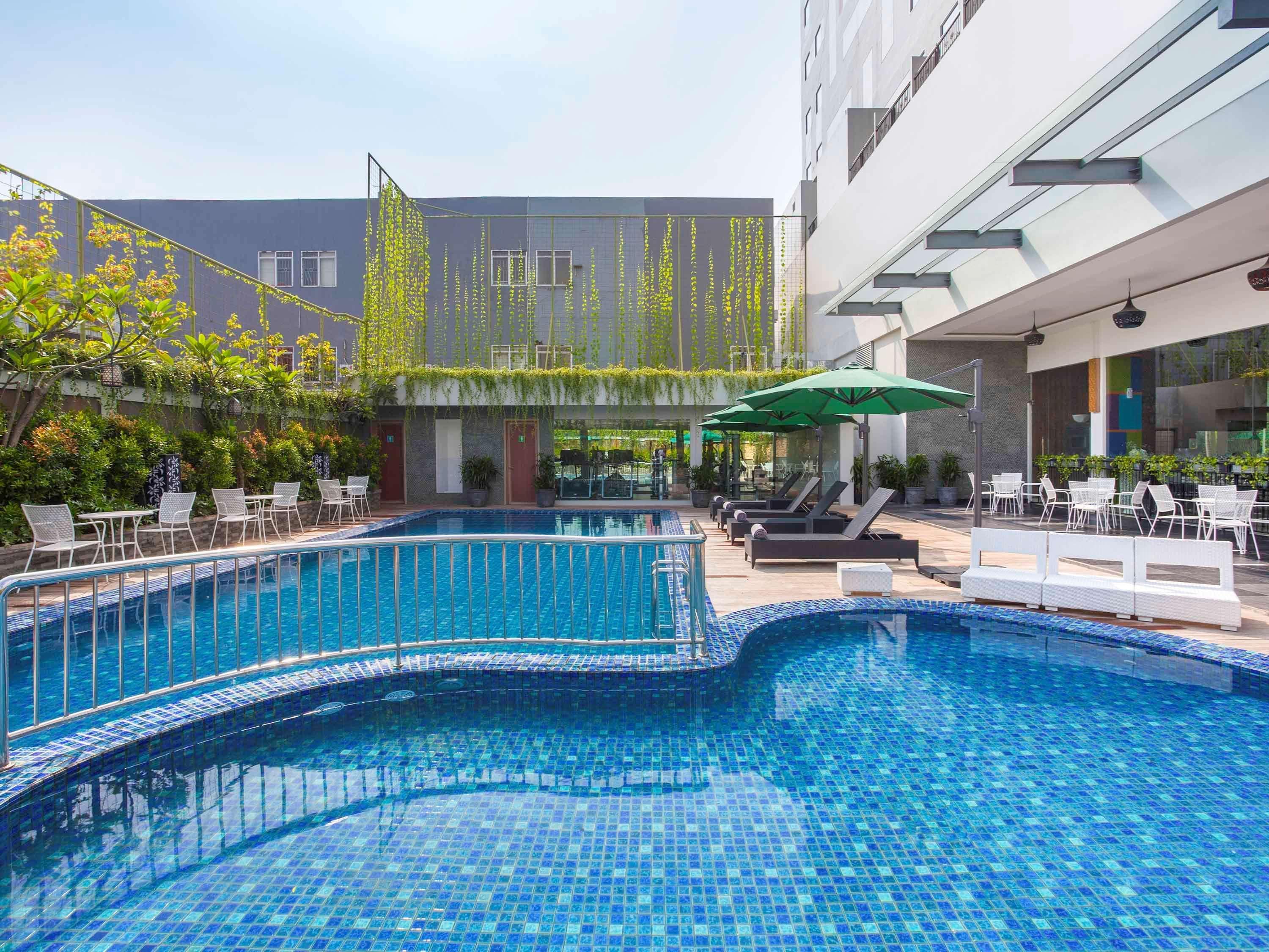 Hotel Ibis Styles Cikarang Bekasi Exterior foto