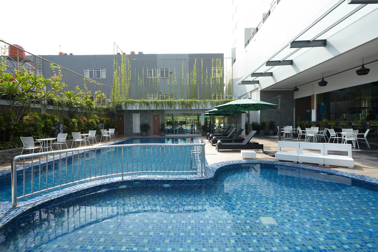 Hotel Ibis Styles Cikarang Bekasi Exterior foto